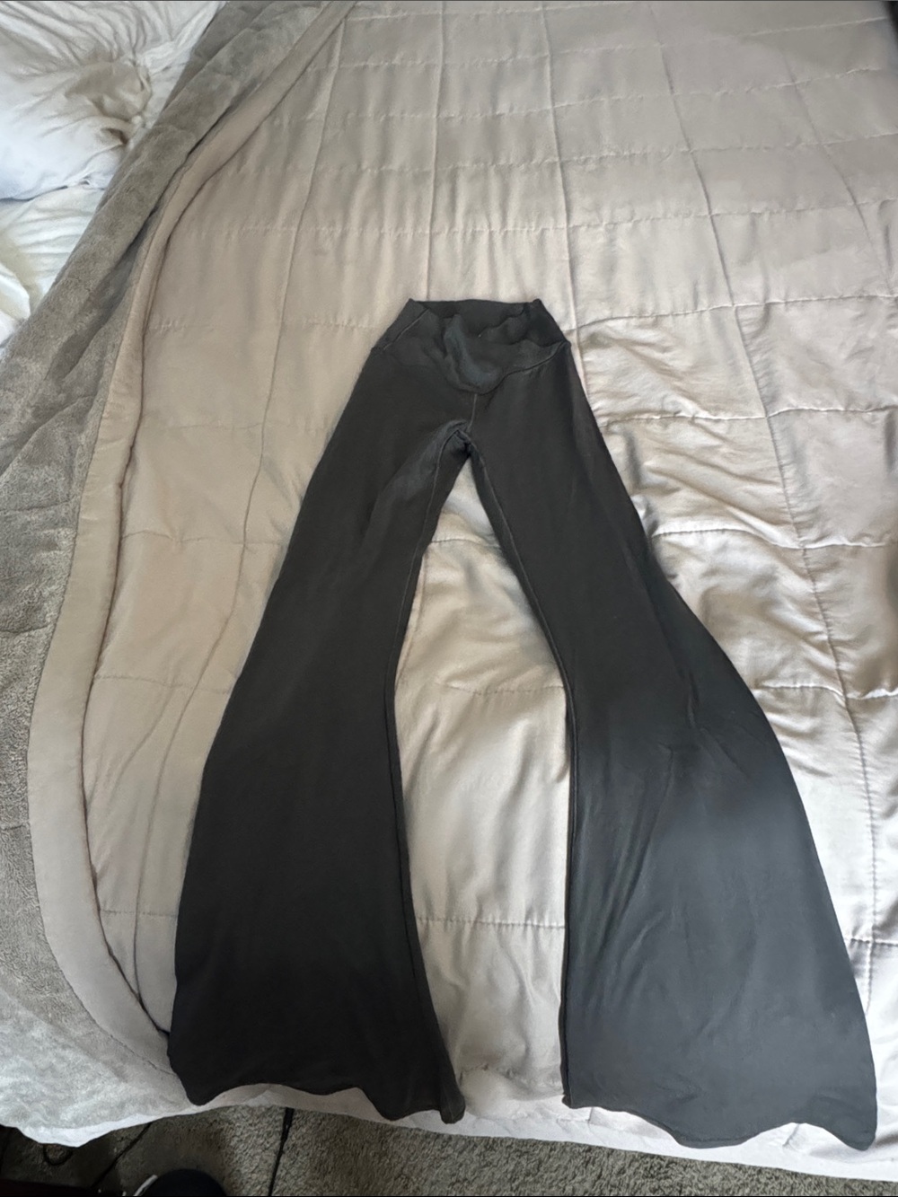 Like new Offline by Aeire, flare, high rise size xsmall